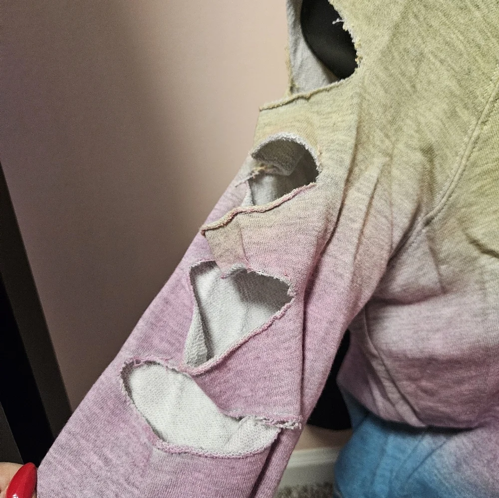 VENUS Cut Out Sleeve Ombre Sweatshirt NWT - Picture 6 of 12